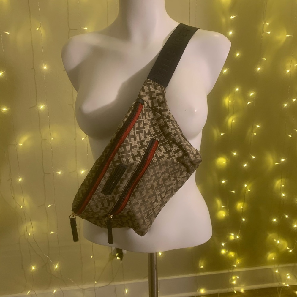 TOMMY HILFIGER logo fanny pack